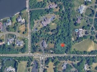 4 E Mundhank Rd, Barrington, IL 60010