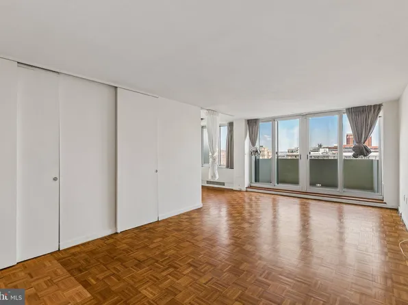 604 S Washington Sq #36-2104, Philadelphia, PA 19106