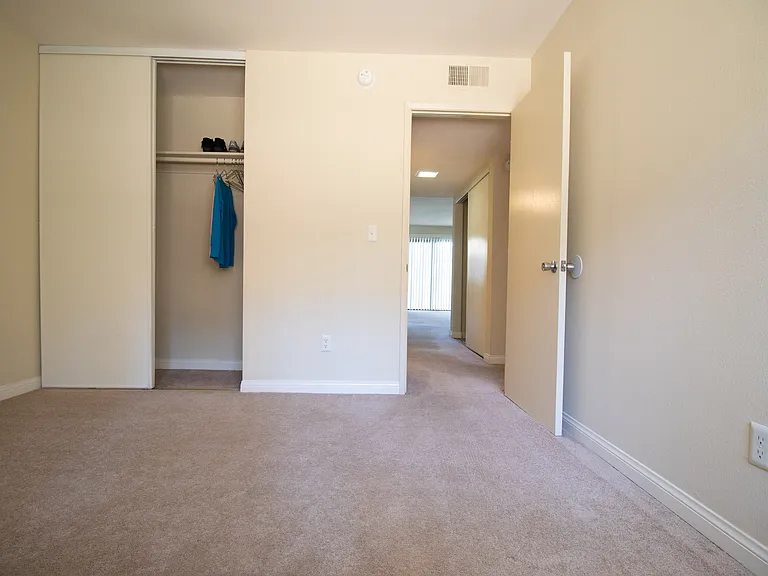 Gold Coast Apartments — Photo 66