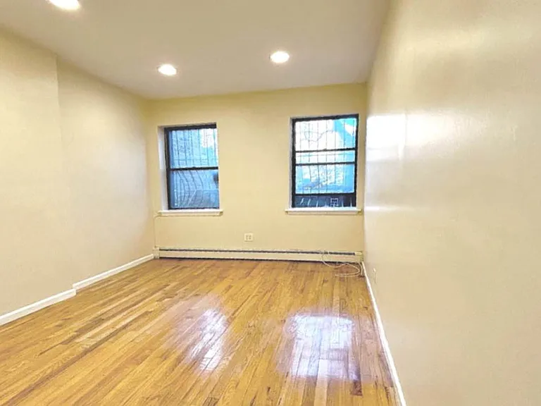 653 Washington Ave #1R — Photo 2