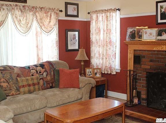 4th image of 12 Oakdale Ave