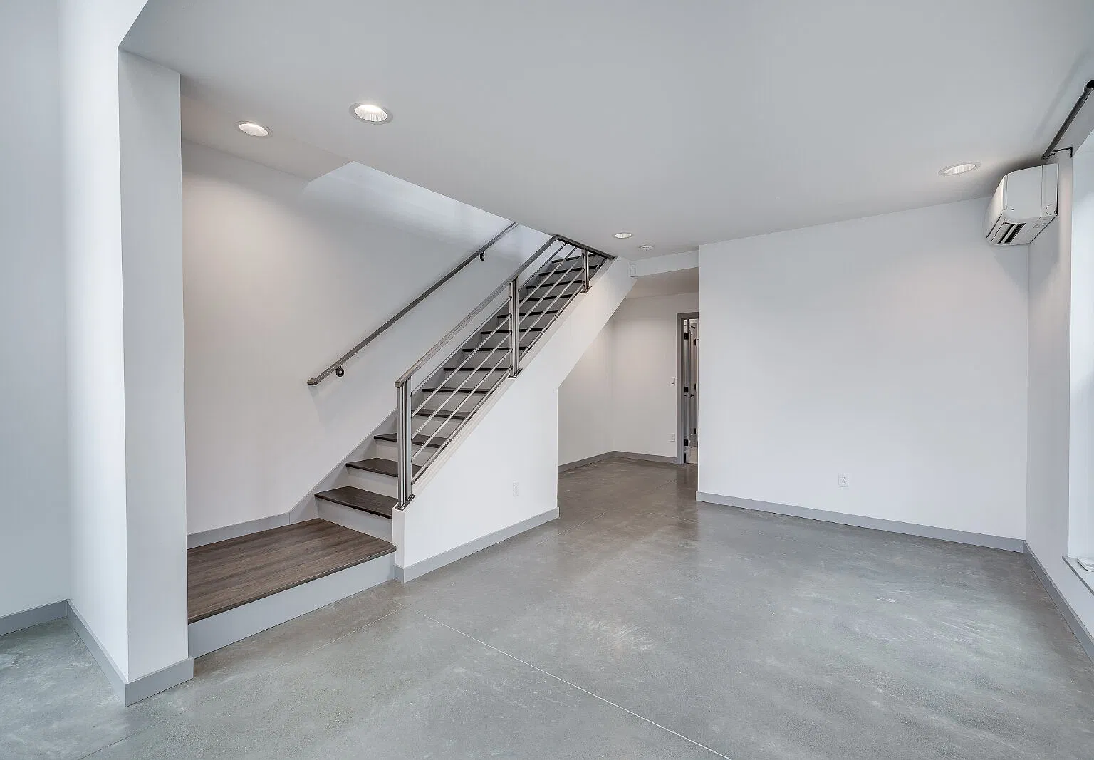 Gorgeous 2 bedroom end unit in Georgetown! — Photo 3