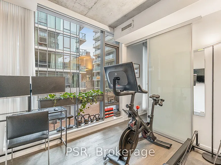 560 King St W #203 — Photo 27
