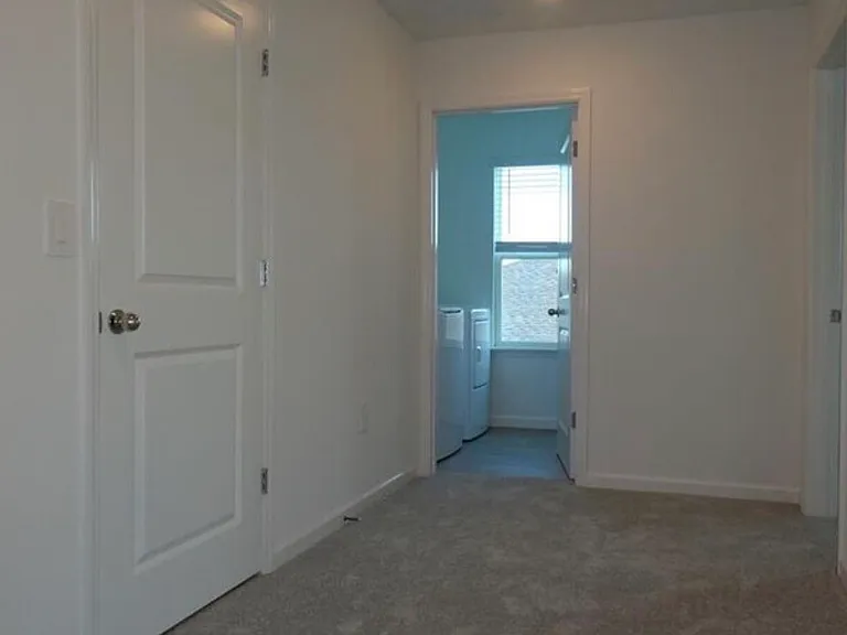 3888 NE 33rd Ter — Photo 12