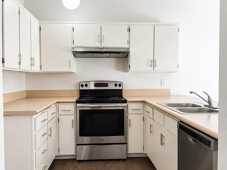 1808 E Four Creeks Ct — Photo 8