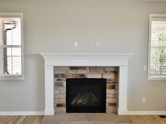 4th image of 610 Meadowleaf Ln