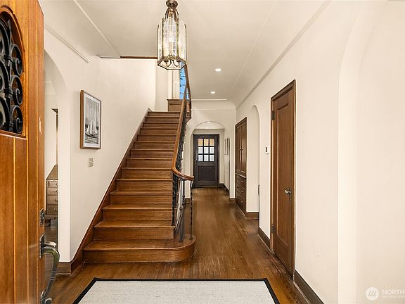 3rd image of 4415 52nd Avenue NE