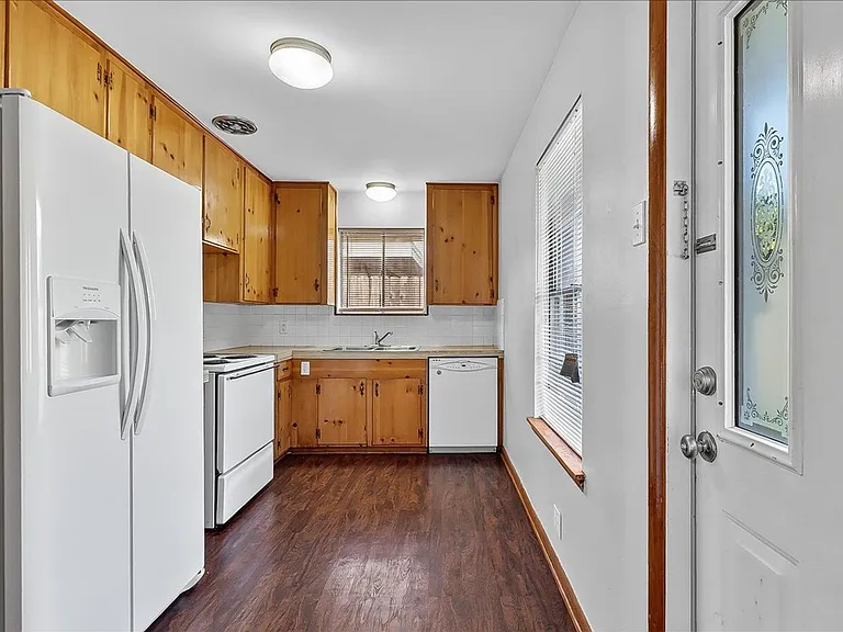 4637 Calvin Dr — Photo 10