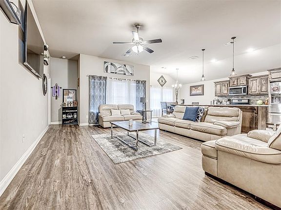 5th image of 1233 SW 156th Ter