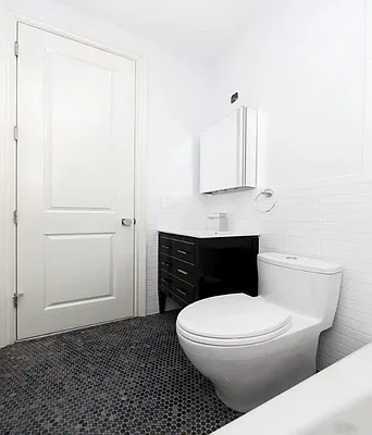 Rented by Royalty Living and Wave Real Estate LLC | media 32