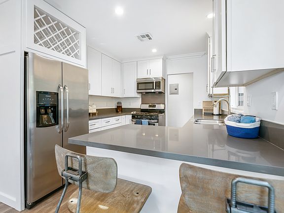 4th image of 3523 Garden Ave #1