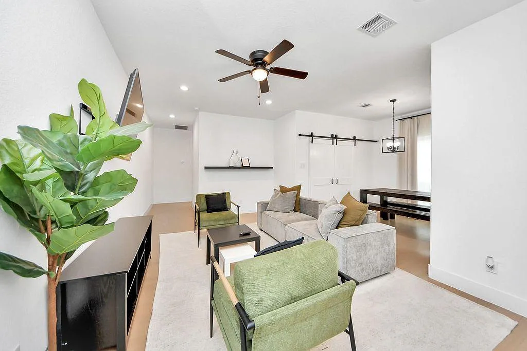 3 bed, 2.0 bath, 1574 sqft, $1,018 — Photo 3