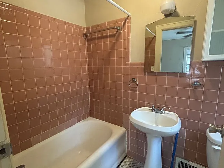 1435 Fairmount St — Photo 10