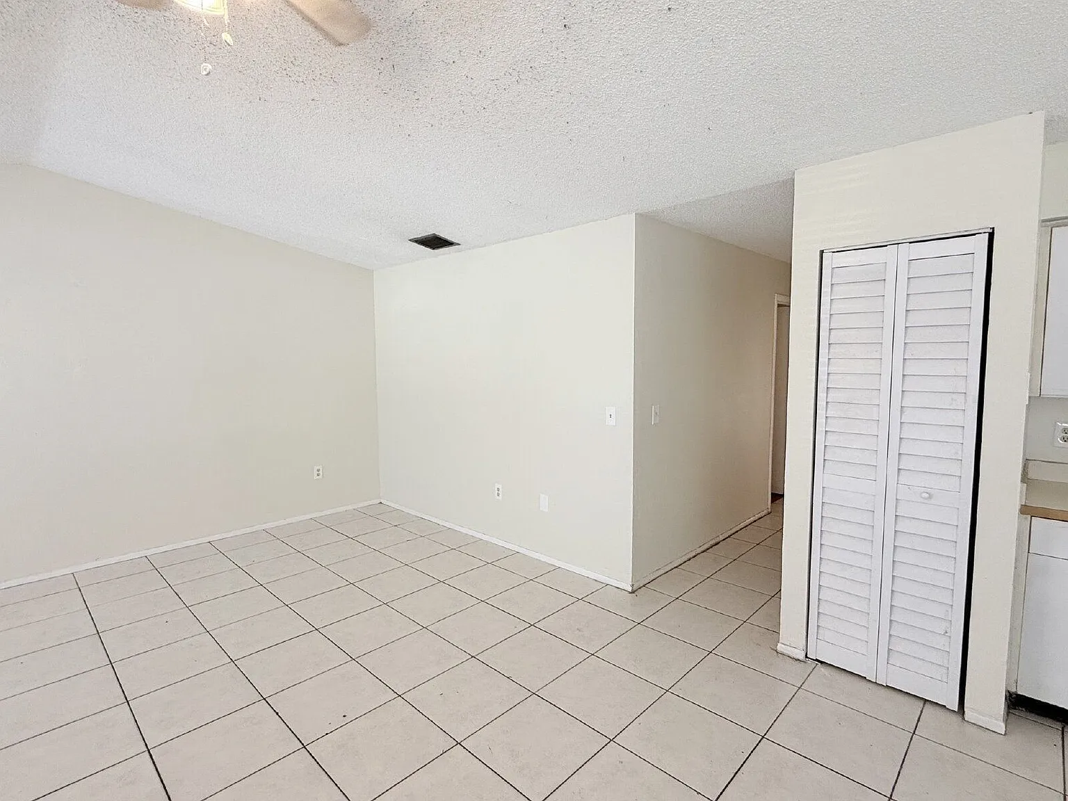 3 bed, 2.0 bath, 1092 sqft, $1,695 — Photo 3