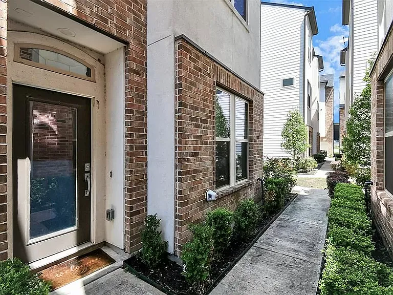 714 Clark St — Photo 20