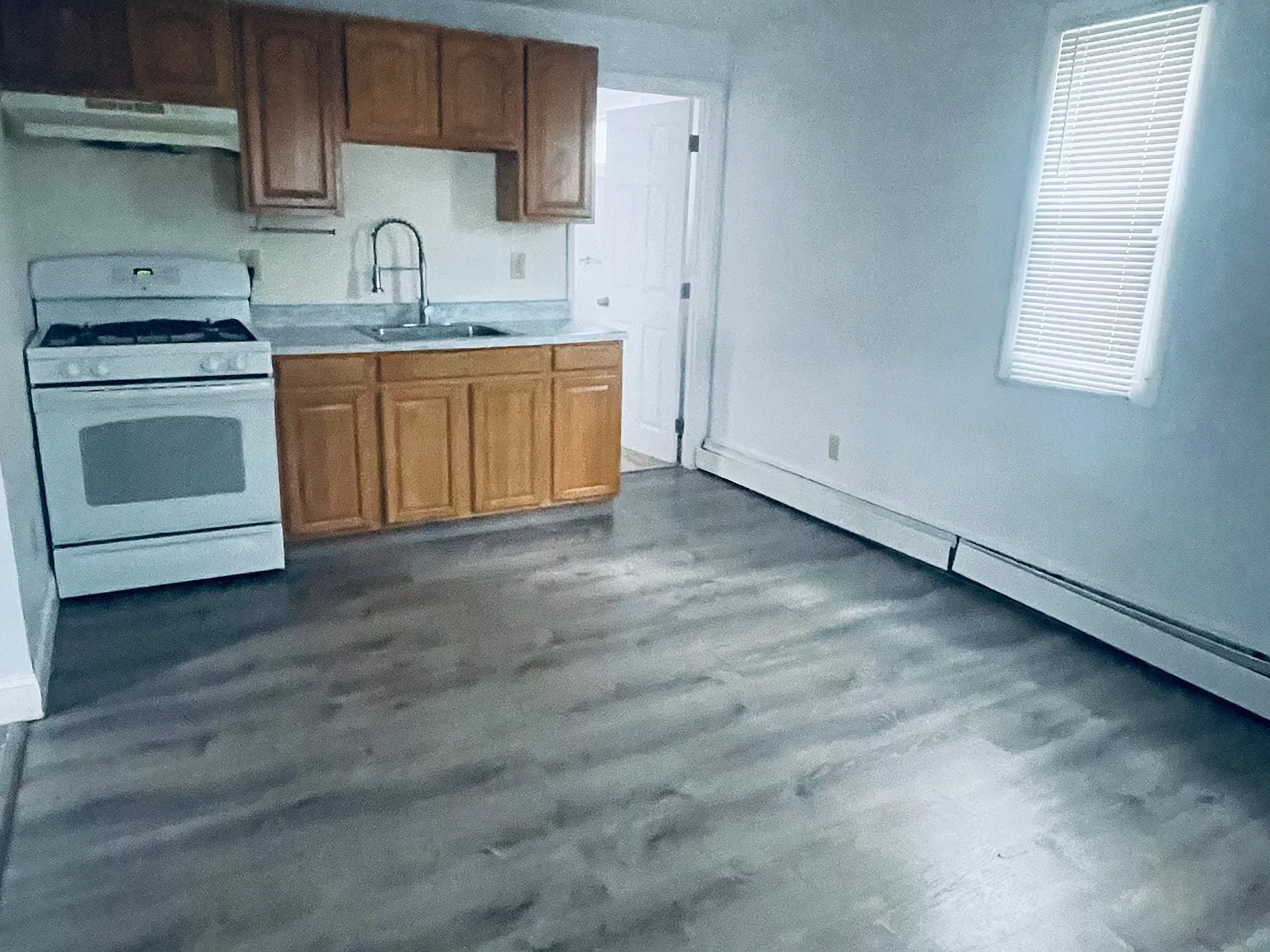 2 bed, 1200 sqft, $1,900 — Photo 2
