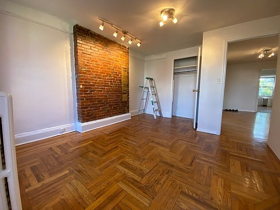 3rd image of 913 Bedford Ave APT 3