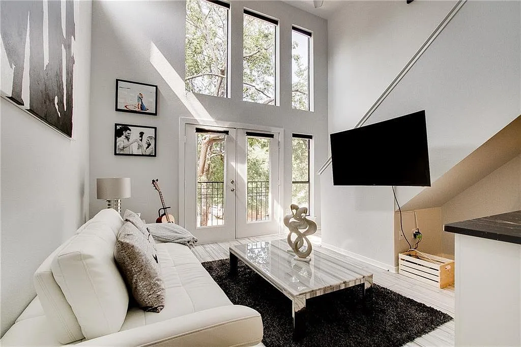 1 bed, 730 sqft, $2,199 — Photo 1