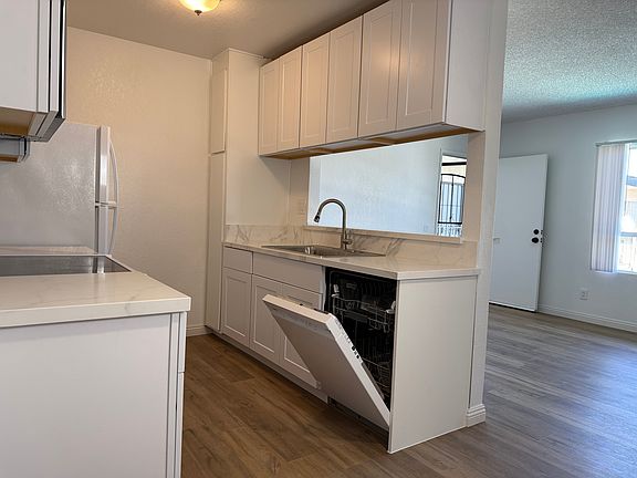3rd image of 2485 Fairmount Ave #1