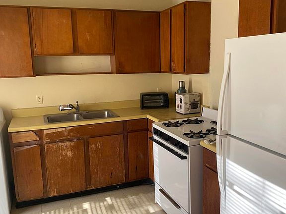 5th image of 114 Cushman St