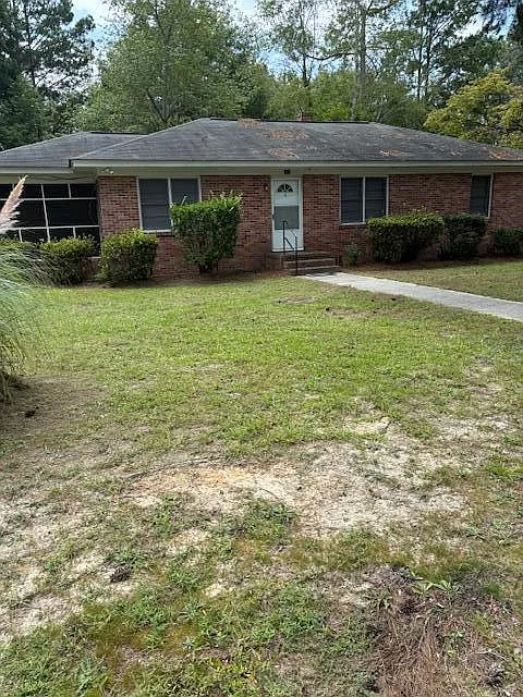 3 bed, 1.5 bath, 1202 sqft, $1,100 — Photo 2