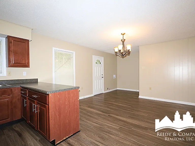453 Fox Valley Dr — Photo 11