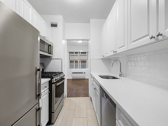 5th image of 136 E 55th St APT 4C