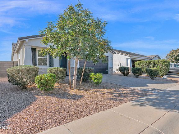 3rd image of 567 E Hazelnut Lane