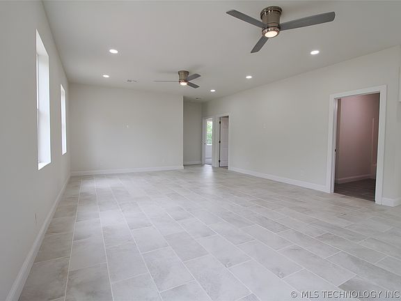 4th image of 10095 N 160th Rd