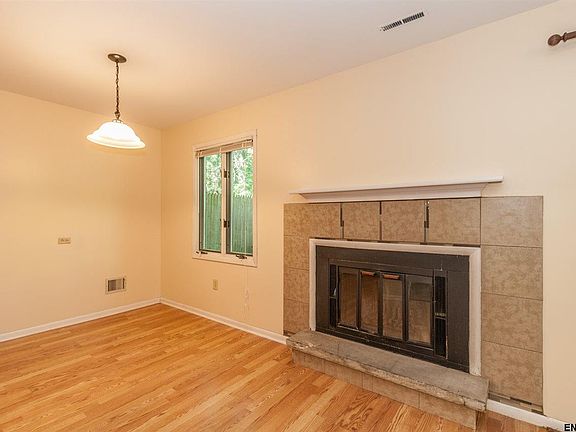 4th image of 22 Tallow Wood Dr
