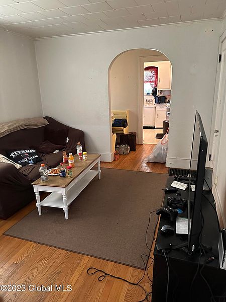 5th image of 8 Maple Avenue