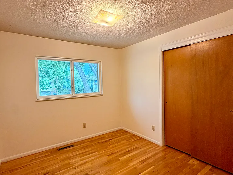 1408 Brookfield Dr — Photo 12