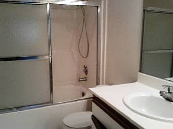 3rd image of 521 N Kenmore Ave APT 107