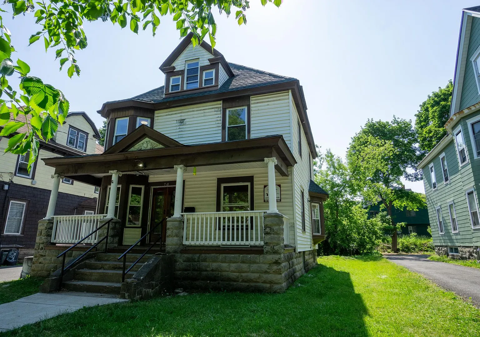 718 Livingston Ave - Available 6/1/27 - Beautiful One Family Home — Photo 1