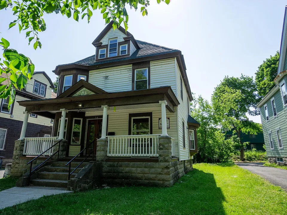 718 Livingston Ave