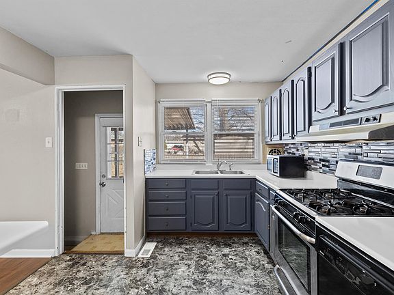 3rd image of 725 Gonzaga Ln