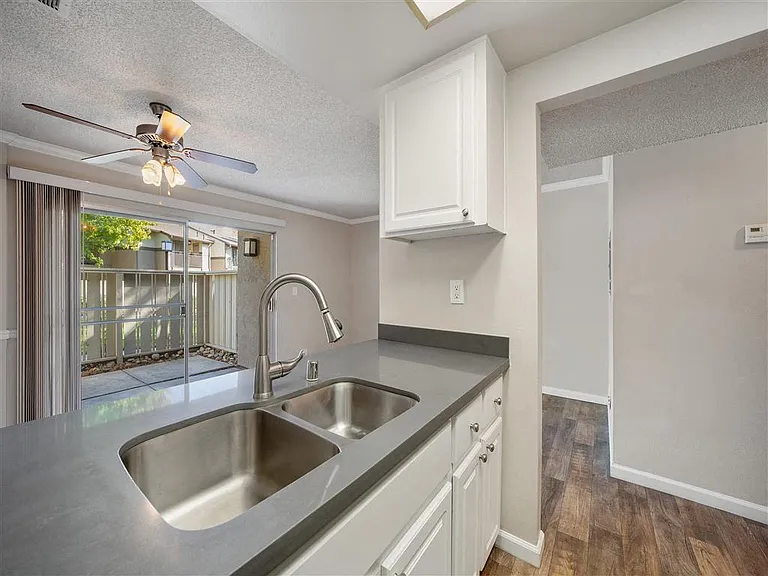 Valley Ridge Apartment Homes — Photo 6