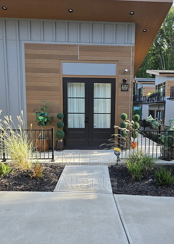 2 bed, 1.0 bath, 615 sqft, $2,250 — Photo 1