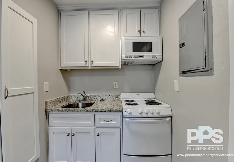 81 E Wesley Rd NE #7 — Photo 3