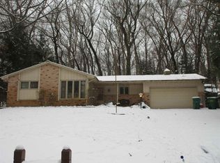 21300 Forest Glen Dr, South Bend, IN 46628