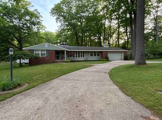 210 Country Club Dr, Whitehall, MI 49461