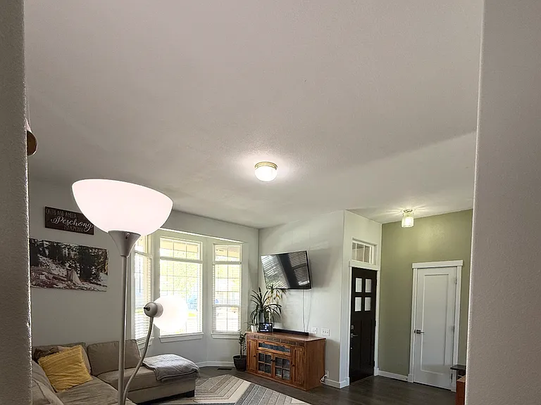 162 W Woodbury Dr — Photo 3
