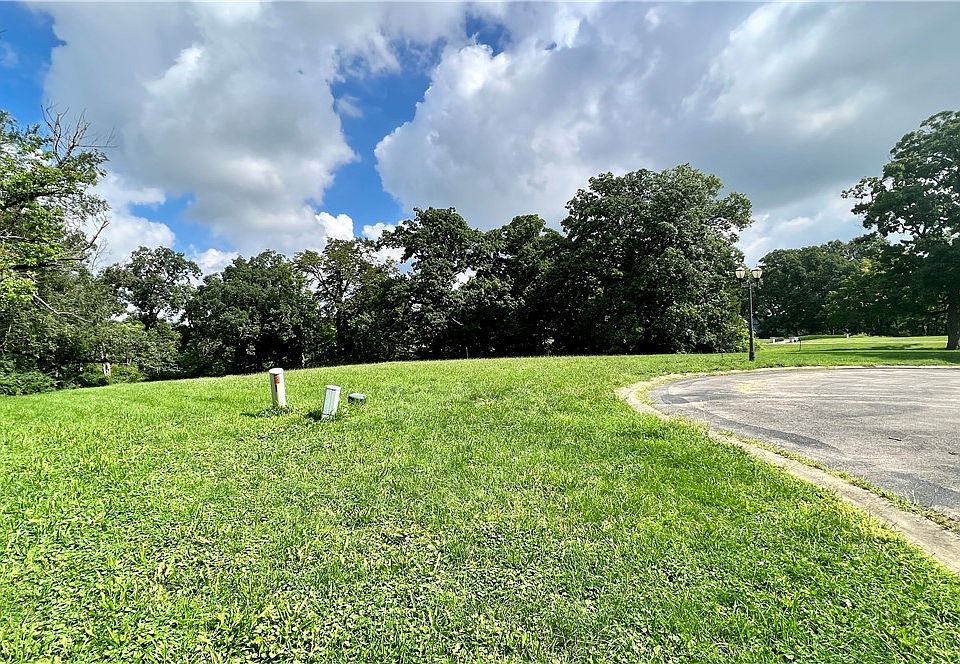 2nd image of 270 E Mueller Ct