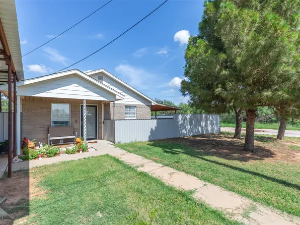 413 S 5th St, Coahoma, TX 79511