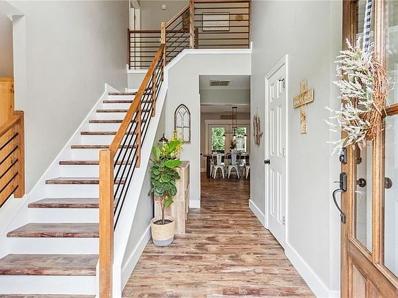 3rd image of 1088 Dalesford Dr