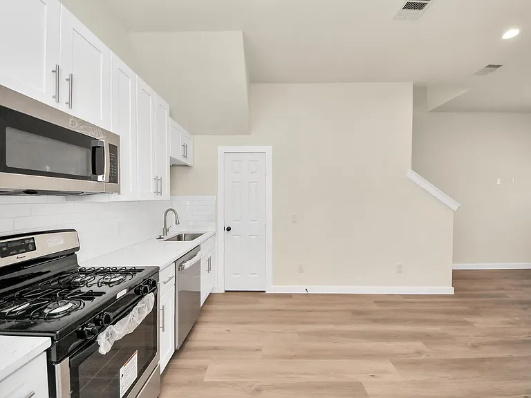 8025 Peachtree St #B — Photo 17
