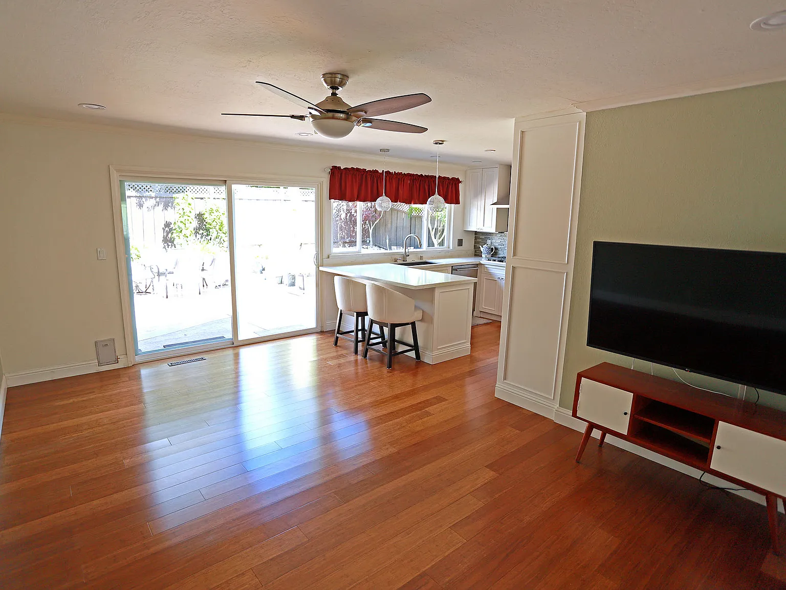 3 bed, 1632 sqft, $4,500 — Photo 3