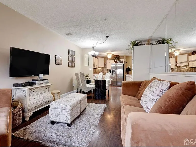 46 Prestwick Way — Photo 9