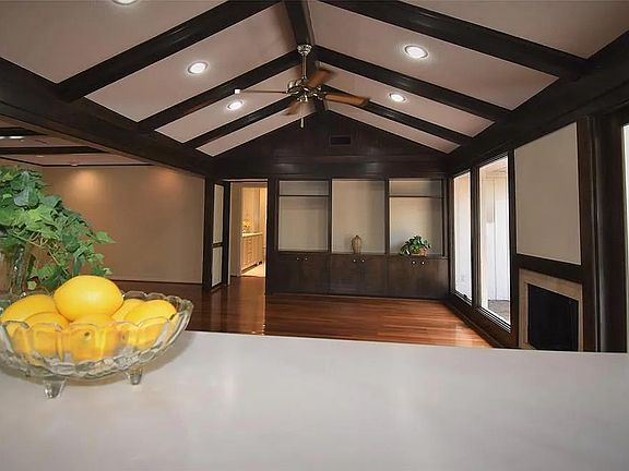 4th image of 8011 Meadowvale Dr