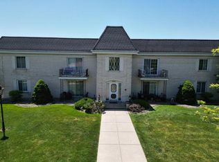 940 Camellia Dr APT 7, Munster, IN 46321